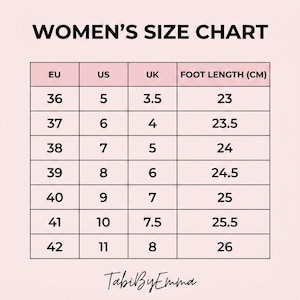 Puede incluir: Una tabla de tallas titulada WOMEN'S SIZE CHART con columnas para EU, US, UK y FOOT LENGTH (CM). La tabla enumera tallas del 36 al 42 con sus conversiones y longitudes de pie en cent&iacute;metros. El texto TabiByEmma aparece en la parte inferior.