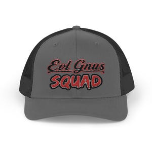 Casquette trucker snapback Evil Gnus Squad | Casquette à dos en maille brodée | Casquette mascotte d'équipe amusante | Casquette unisexe ajustable