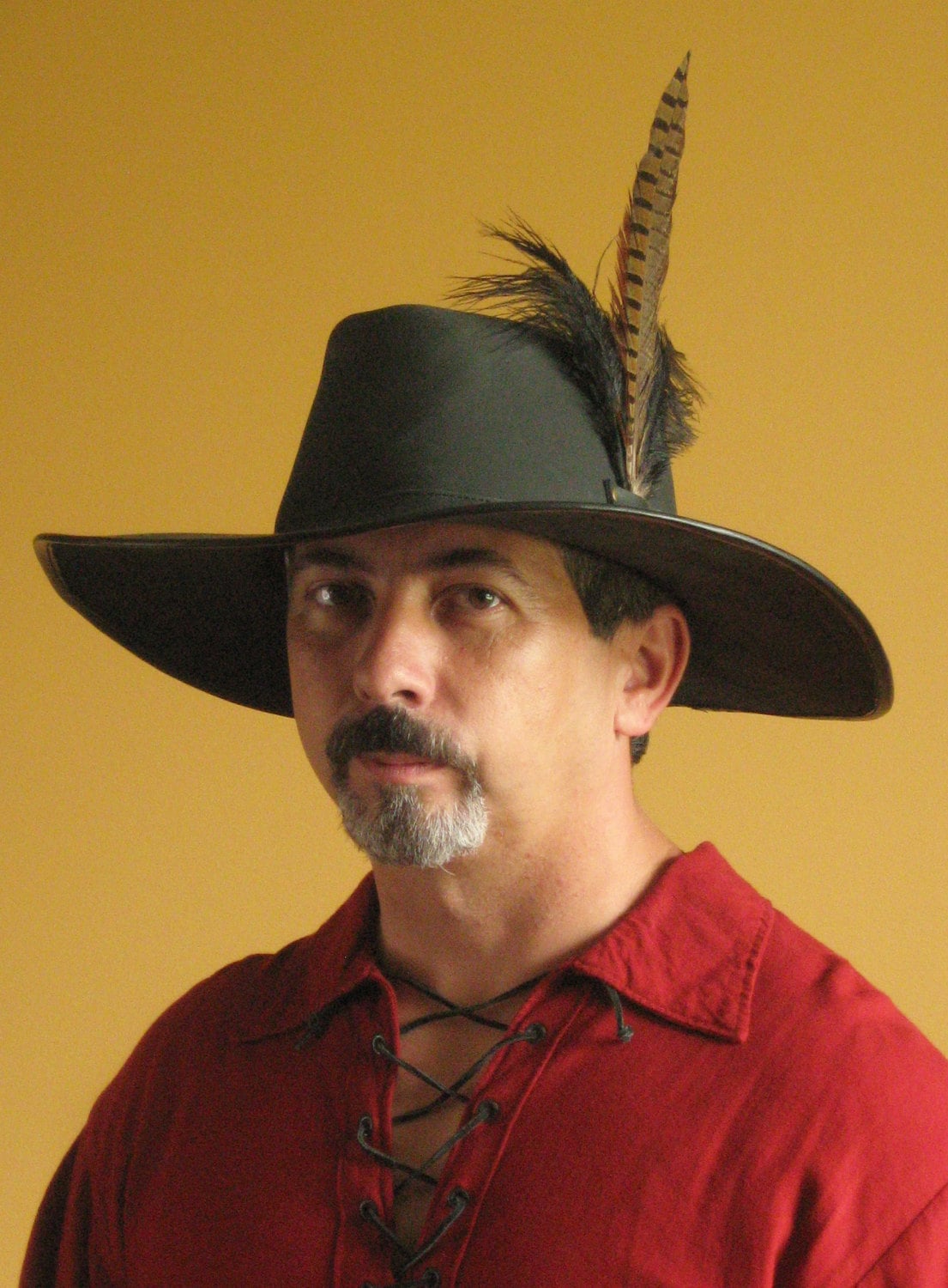 Renaissance hat with feather Clearance