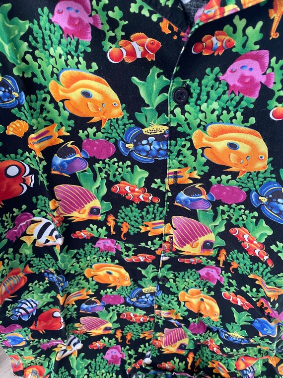 Vintage 1980s crazy colorXL mens fish shirt, butt… - image 3