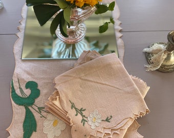 6 gorgeous vintage linen pinkish peach embroidered daisy napkins pink  and green ,set of linen daisy table napkins,vintage dinner napkins