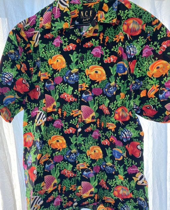 Vintage 1980s crazy colorXL mens fish shirt, butt… - image 1
