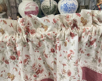 Vintage waverly floral garden room valance  yellow ,pinks,  reds, tans,floral waverly valance,