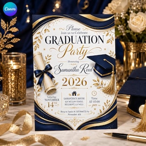 Op de afbeelding: Een uitnodigingskaart voor een afstudeerfeest met marineblauwe en gouden accenten, een opgerold diploma met een blauw lint en een afstudeerhoed met een gouden kwastje. De tekst luidt Please Join us to Celebrate GRADUATION Party Honouring Samantha Reed 2026, Saturday NOVEMBER 14TH, SAMANTHA'S HOUSE 426 WILLOW STREET, BELLMONT, CA 94521, Time AT 05:00 pm, Rsvp to Jamie At 5553846721 by November 4th.
