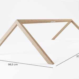 Einzelansicht von einem Dachstuhl für das Kura Bett von Ikea mit entsprechenden Maßangaben.