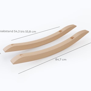 Einzelansicht von Schaukelstuhlkufen aus klar lackiertem Holz mit Maßangaben für einen Ikea Strandmon Schaukelstuhl.
