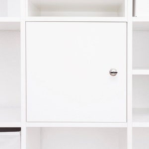 Lockable Kallax door for Ikea Kallax Expedit shelf with lock and back panel in white - different locking