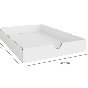 Eine weiße Pappschublade mit Maßangaben für einen Regaleinsatz mit 5 Fächern für ein Ikea Kallax Regal.