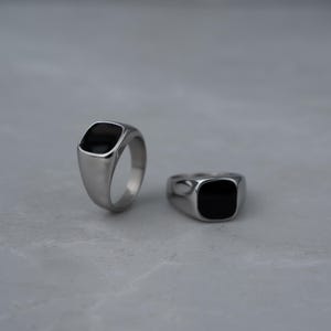 Signetring i sterlingsilver 925 i onyx, signetring för män, silverring, onyxring, statementring, ring för män, present till män, silversmycken