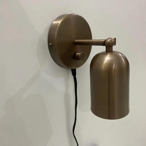 Minimalistischer Messing Spotlight • Industrie Wandleuchte • Modernes Surface Mount Downlight • Wandleuchte aus massivem Messing