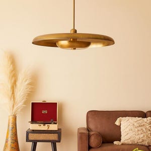 Hanglamp in Sputnik-stijl van messing uit het midden van de 20e eeuw | Plafondlamp van 61 cm | Handgemaakte messing kroonluchter | Moderne plafondlamp met sterrenmotief |