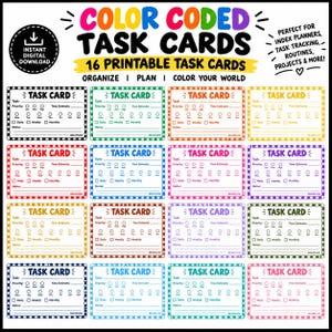 Puede incluir: Dieciséis tarjetas de tareas imprimibles con borde y texto codificados por colores. Cada tarjeta incluye campos para tarea, prioridad, estimación de tiempo, días de la semana, casillas de verificación de frecuencia y notas.