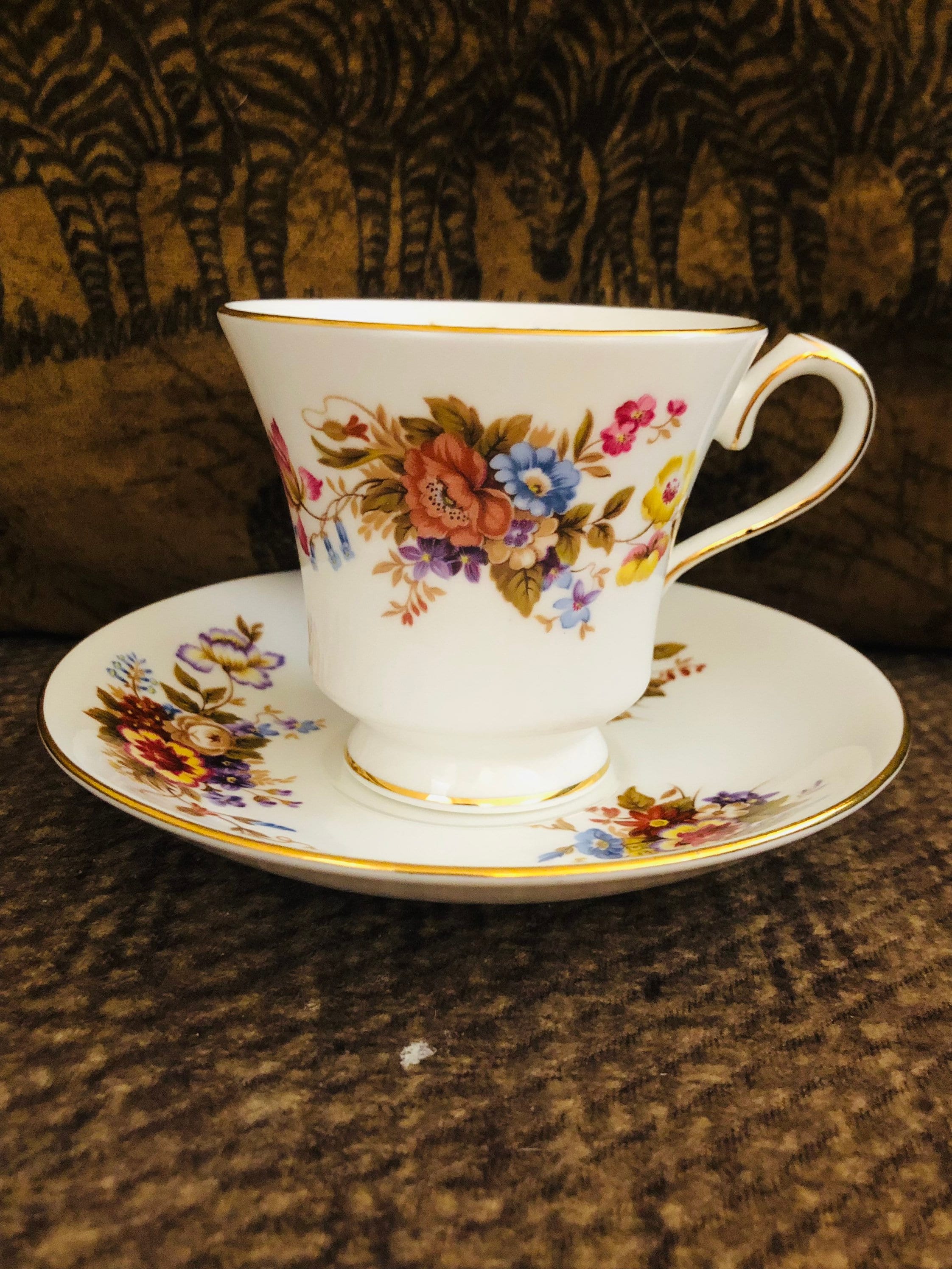 エインズレーファインボーンチャイナ　カップ&ソーサー2個セット エインズレーファインボーンチャイナ カップ&ソーサー2個セット