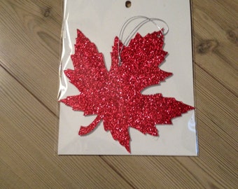 Rotes Glitter Maple Leaf Ornament, Souvenir aus Kanada