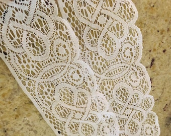 WHITE LACE Trim. Vintage Item. Excellent condition