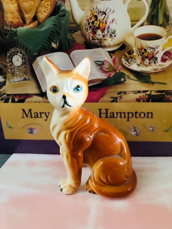Vintage Porcelain SIAMESE CAT Figurine. Almost 4 Inches High