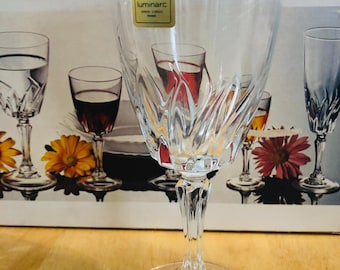 LUMINARC FLAMENCO, 6 vintage wine glasses. Brand new Condition. Ships from Canada