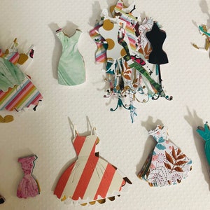 35 robes découpées. Pour la fabrication de cartes, le scrapbooking, tous les travaux manuels en papier. LIVRAISON GRATUITE