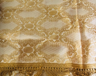 Antique DAMASK Bedspread. Made in Portugal. Excellent vintage condition. Fits a full size bed. Ships from Canada