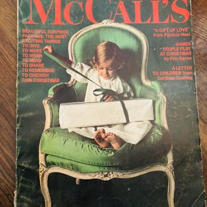 House Beautiful 1942 & MERRY Christmas McCalls 1966 MAGAZINES antiques. Lot de 2. Livraison gratuite à partir du Canada