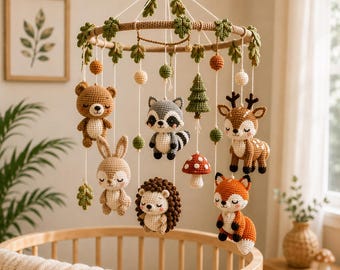 Patrón de ganchillo en PDF para móvil infantil con animales del bosque: ciervo, zorro, conejo, oso, mapache y erizo (amigurumi). Móvil para guardería. Descarga digital.