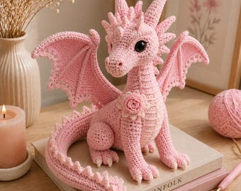 Patrón de amigurumi de dragón rosa en PDF, tutorial para crear un peluche de dragón bebé floreciente (nivel intermedio).
