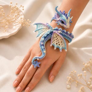 Häkelanleitung für ein Armband mit Himmelsdrachen (PDF) – Amigurumi-Drachen-Armband (Digitaler Download)