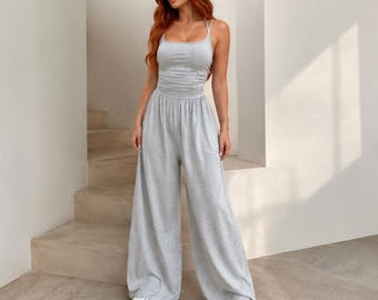 Damjumpsuit i enfärgad färg - Avslappnad lös passform med vida ben, bekväm ärmlös hel längd