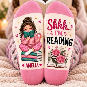 Personliga bokälskarsockor, lässtrumpor med eget namn, bokmalsockor, bokälskarsockor, läsarpresent, bibliotekspresent, mysiga strumpor för bokmalar