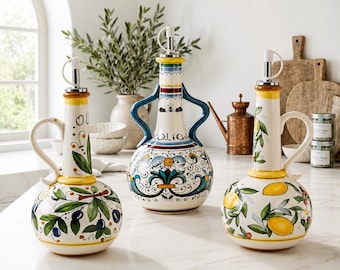 Handmålad olivoljedispenser i keramik | Italiensk köksinredning, botanisk design