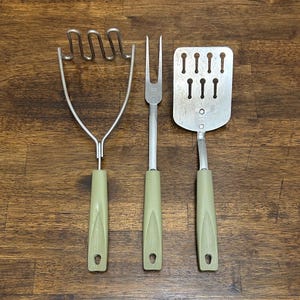 Ekco Vintage Sage Avocado Green Slotted Spatula Flipper Turner, Potato Masher & Carving Fork Set