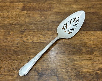 Servizio da dessert traforato vintage Oneida Meadowbrook, servizio per torte in argento placcato 1936, posate di ricambio con decorazioni floreali