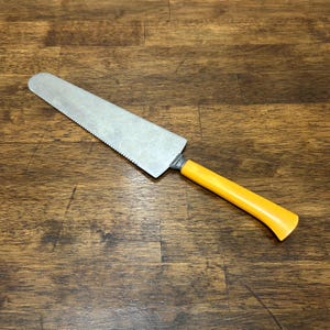 Vintage Pie Server with Butterscotch Bakelite Handle, Serrated Cake Server, Mid Century Kitchen Utensil