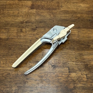 Ekco Vintage Can Opener, Beige Handle, Made in USA