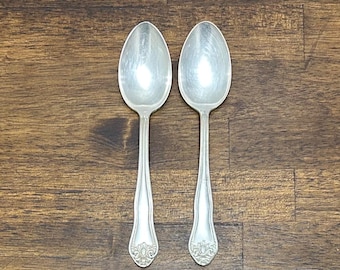 Cucharilla de té vintage de Stratford Silver Co., repuesto de cubertería bañada en plata, mango con medallón de puntos, se vende por unidad.