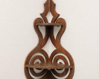 Vintage Holz-Eckregal, reich verziertes Wandregal, dunkelrotbraunes Holz, kleine Wanddekoration