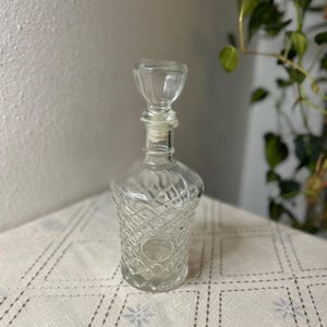 Diamond Glass Vintage Decanter with Stopper for Wine or Spirits