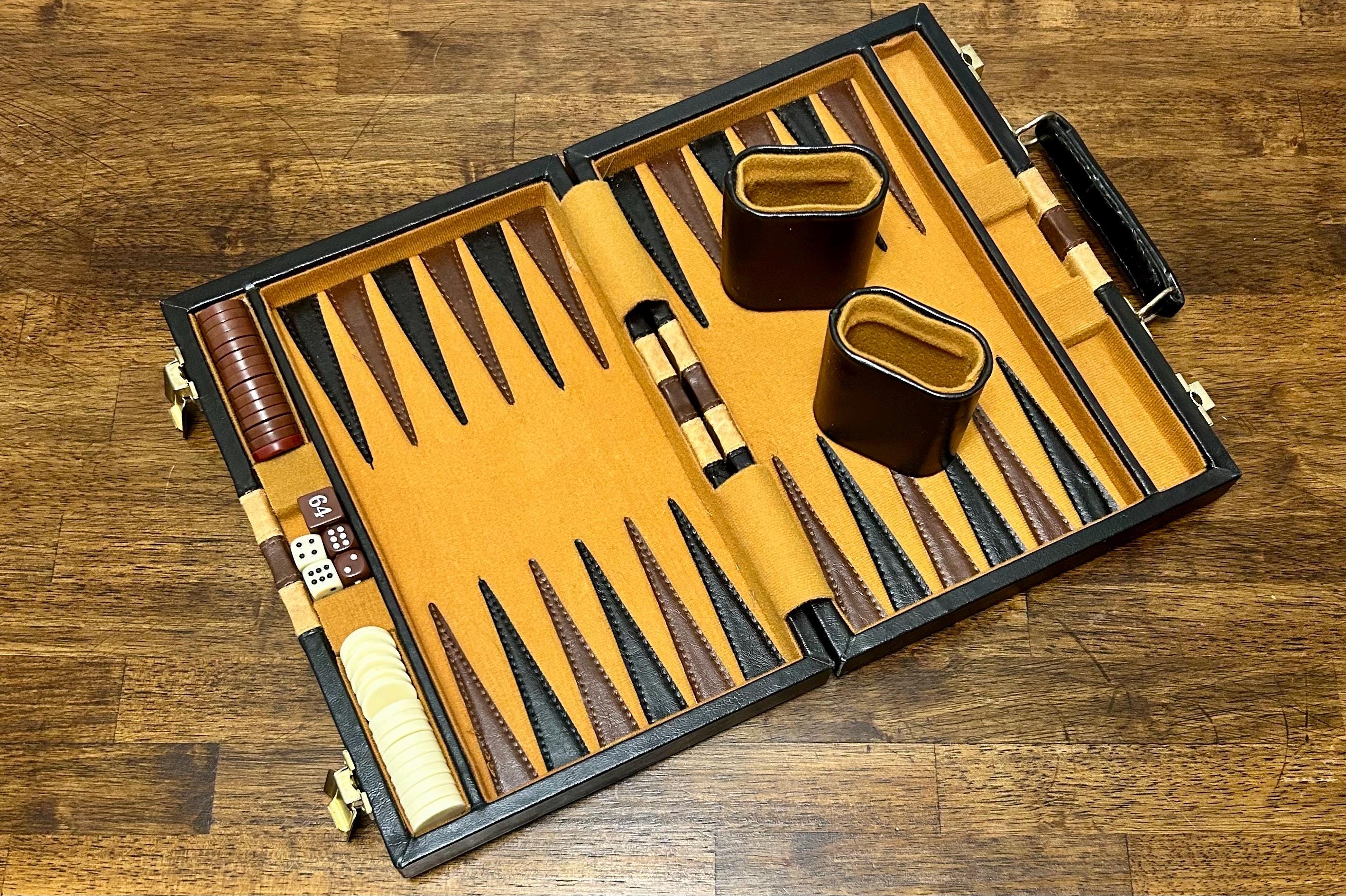 Caja De Backgammon De Madera – Juego Clásico De Viaje Para 2 Jugadores Con Estuche De Cuero, Cubiletes Y Dados, Ideal Para Campistas Y Viajeros