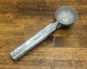 Vintage Baskin-Robbins 31 Ice Cream Scoop, Aluminum Trigger Release Scoop, Ice Cream Parlor Memorabilia