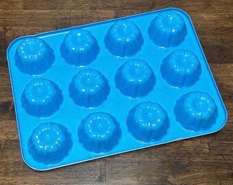 Vintage Blaue Mini Geriffelte Kuchenform, 12 Tassen Metall Backform, Retro Tube Kuchenform, Jello Form