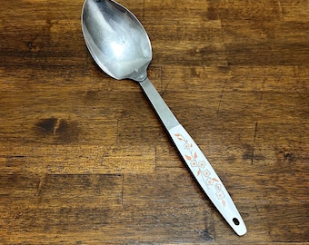 Cuchara para untar de estilo vintage, mango con diseño floral de flor de cerezo, acero inoxidable, fabricada en Japón, utensilio de cocina de mediados de siglo.