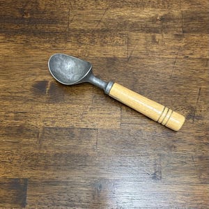 Cast Aluminum Vintage Ice Cream Scoop with Wood Handle