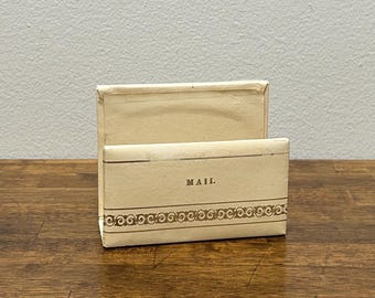 Organizador de correo vintage de piel sintética, organizador de cartas de escritorio color crema, clasificador de correo para la entrada, decoración de oficina con detalles dorados, organizador de escritorio tradicional
