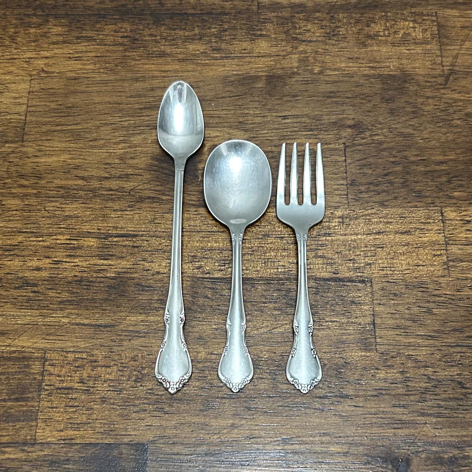 thumbnail image 2 of Oneida Toddletime Stainless Steel Baby/Youth Flatware Set - Glossy Silver (Used, Great Cond.) 2 of 11