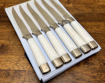 Vintage Sheffield England Steakknivset, Wavecrest Set med 6 tandade knivar, handtag i konstpärlemor, fodral från mitten av århundradet
