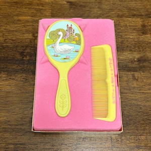 Vintage Avon barns borste- och kamset, Her Prettiness Swan Castle, sminkbordsset, barnrumsinredning