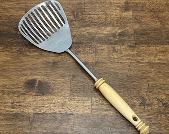 Ekco Kitchamajig vintage, chromé avec manche en bois tourné, fabriqué aux États-Unis