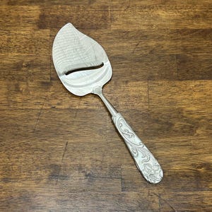 Seagull Vintage Floral Daffodil Pewter Cheese Slicer