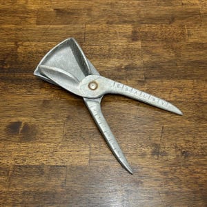 Ebaloy Vintage Cast Aluminum Citrus Juicer - Lemon, Lime Fruit Squeezer