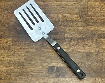 Vintage Ekco Flint Arrowhead Slotted Turner Spatula, Stainless Vanadium USA, Black Composite Handle